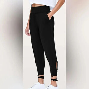 Lululemon Spirited Sissone Pant Black Size 6